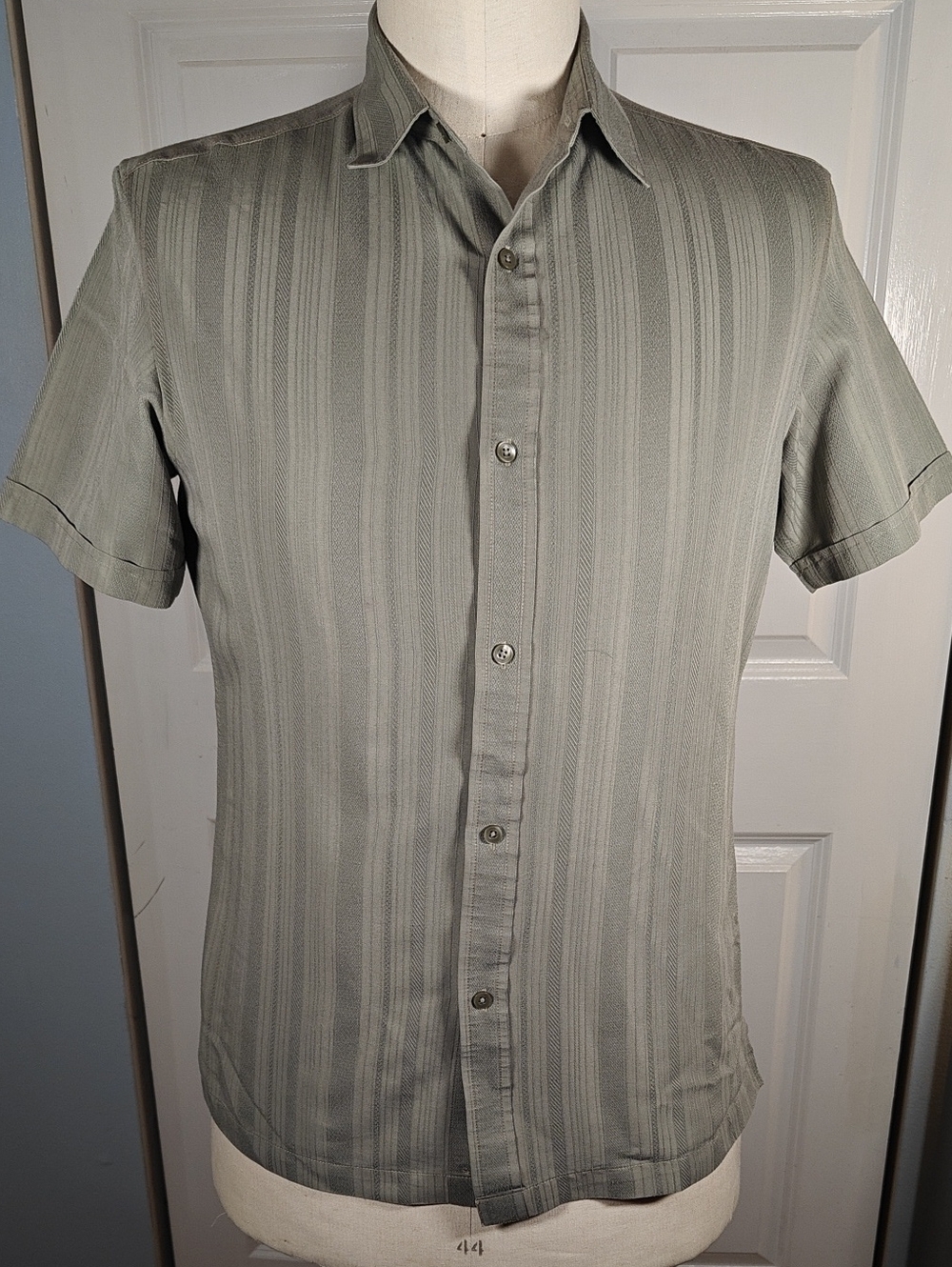 Axcess Men's Light Olive Green Striped Short Sleeve Button Down Shirt Medium